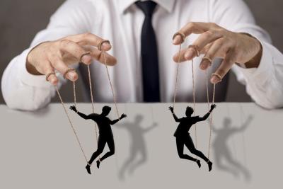 Они знают, на какие кнопки нажать: как не попасть в ловушку манипулятора