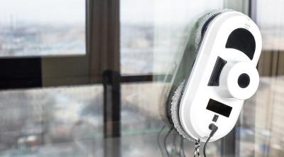 Как пользоваться роботом-мойщиком окон без страха, что он упадёт кому-нибудь на голову