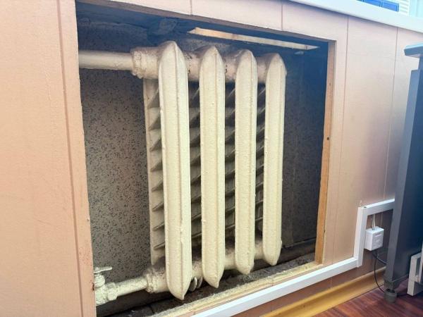 Почему батареи холодные при работающем отоплении: объяснение сантехника