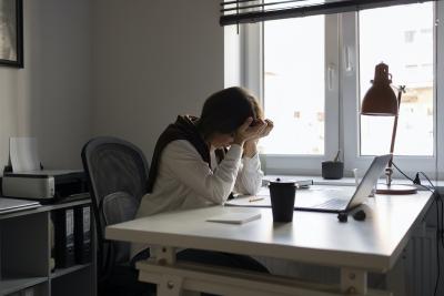 Выгорание или усталость: почему вы теряете самооценку и интерес к работе