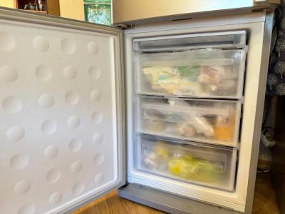 Воняет холодильник? Простые способы избавиться от запаха за 5 минут