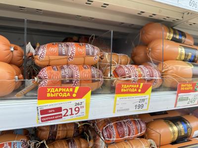 С вас требуют доплату за оплату картой? Это незаконно — вот что делать