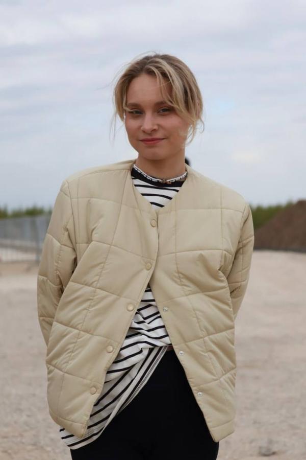 Что видеопродюсер делает в банке?