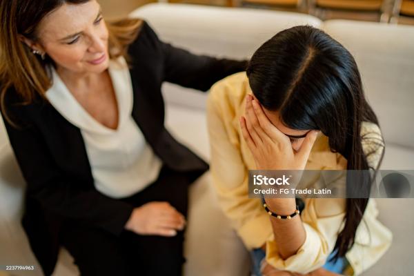 «Развод пошел тебе на пользу»: разбираемся, как правильно реагировать на токсичные комплименты