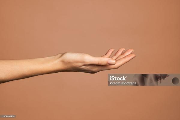 Чтобы не навлечь беду: какие вещи не нужно давать в долг