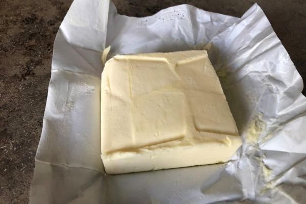Сливочное или подсолнечное: какое масло на самом деле полезнее для здоровья