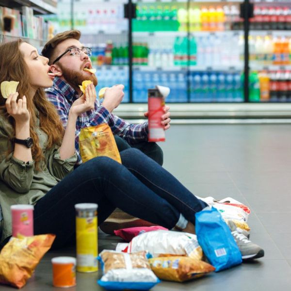Чем грозит употребление продуктов в магазине до их оплаты