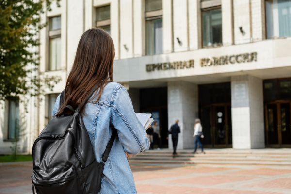 Как выбрать вуз в 2026 году: проходные баллы, рейтинг и перспективы трудоустройства